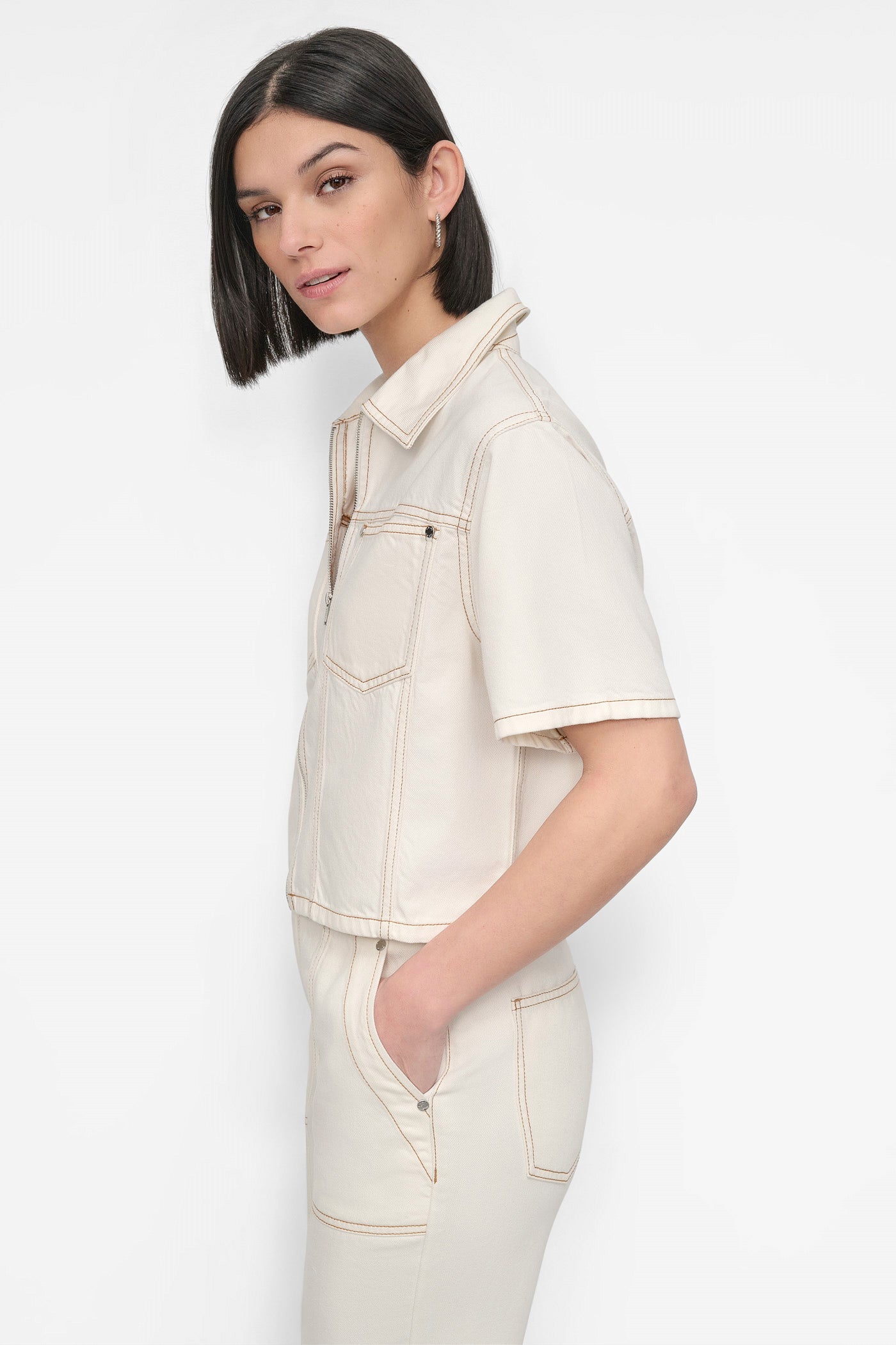 Stylish Cropped Denim Shirt with Zip Front
